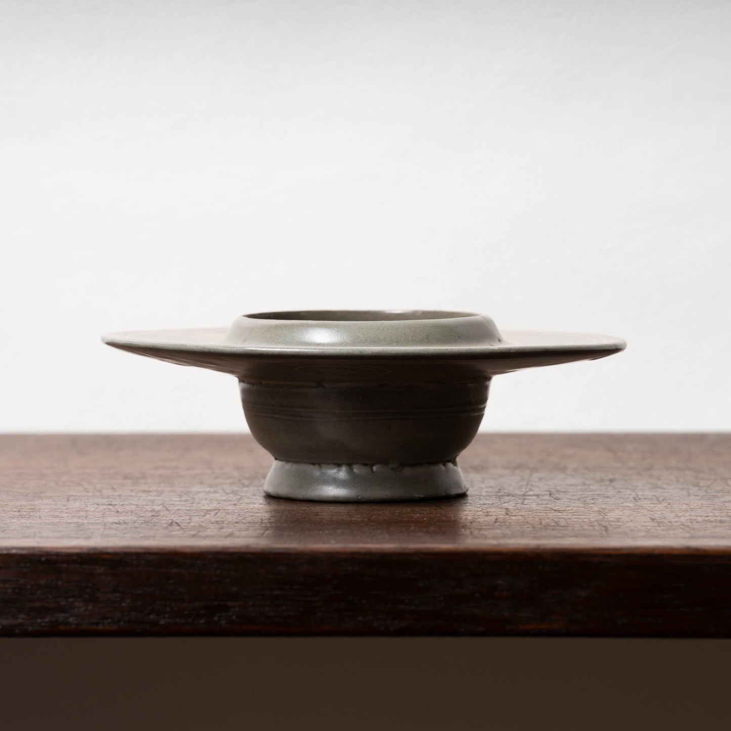 高麗 青磁象嵌菊花文托