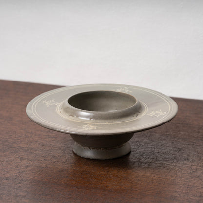 高麗 青磁象嵌菊花文托