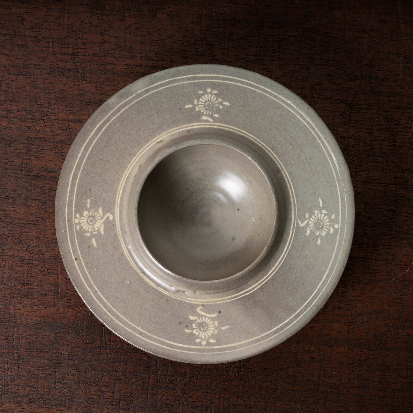 高麗 青磁象嵌菊花文托