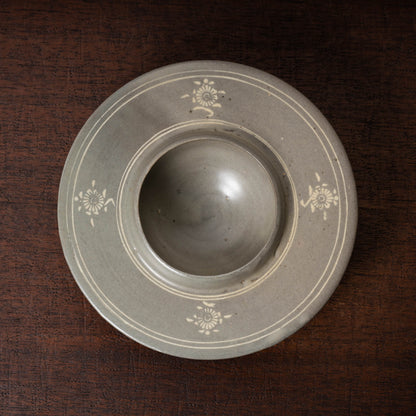 高麗 青磁象嵌菊花文托