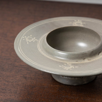 高麗 青磁象嵌菊花文托