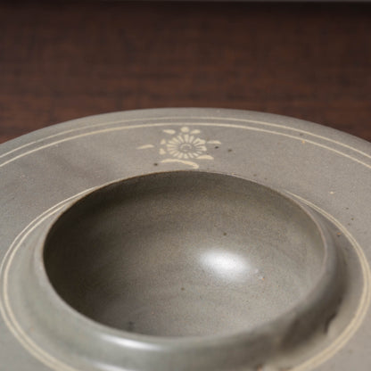 高麗 青磁象嵌菊花文托