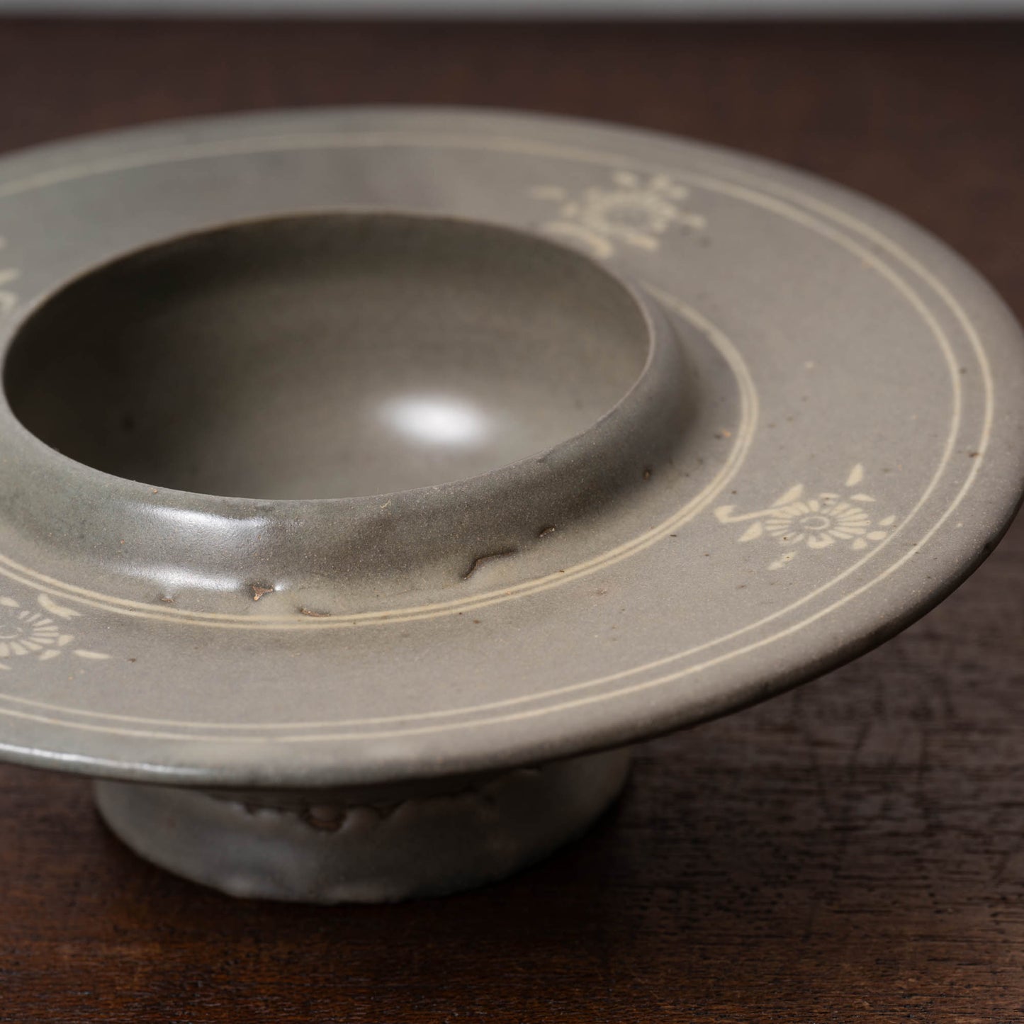 高麗 青磁象嵌菊花文托