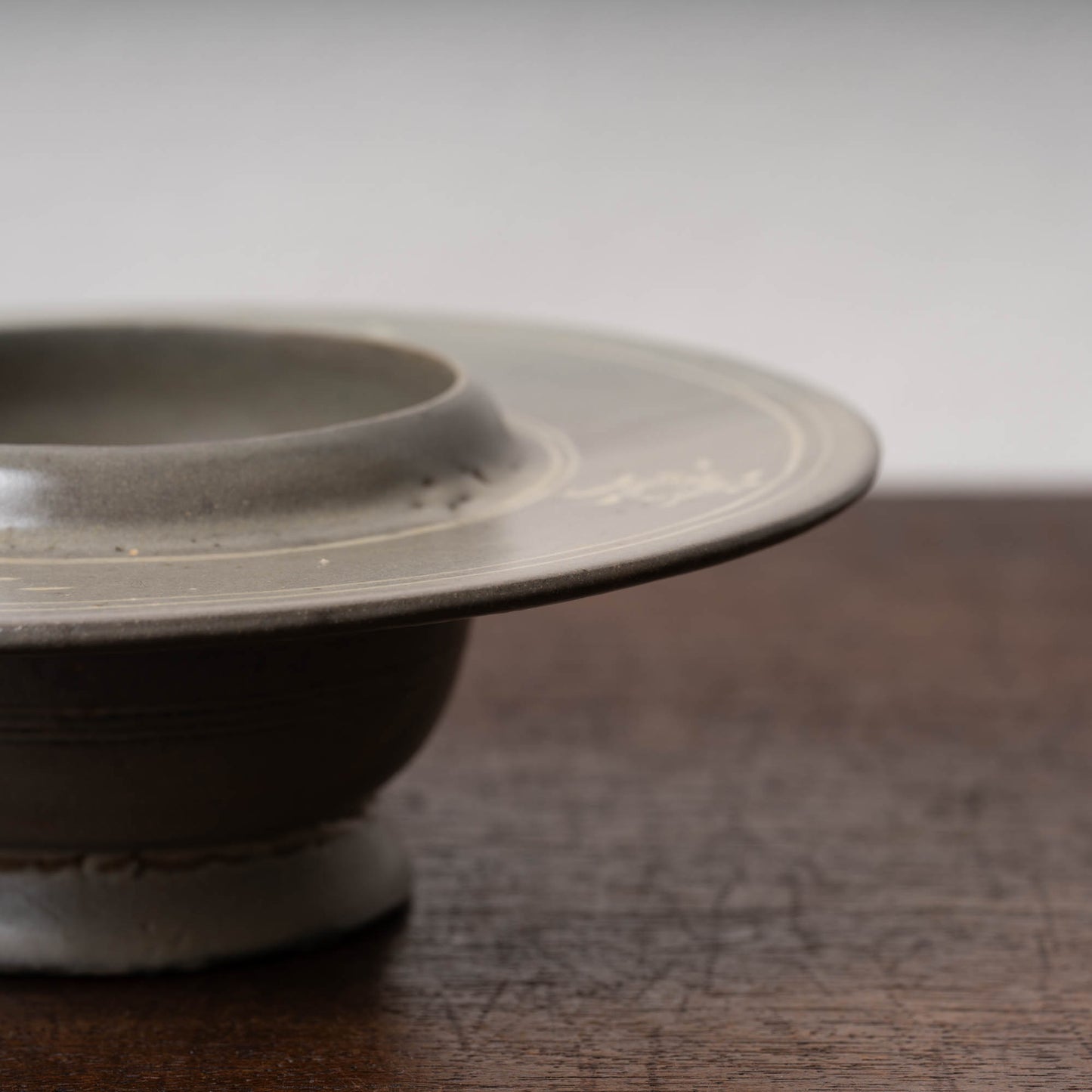 高麗 青磁象嵌菊花文托