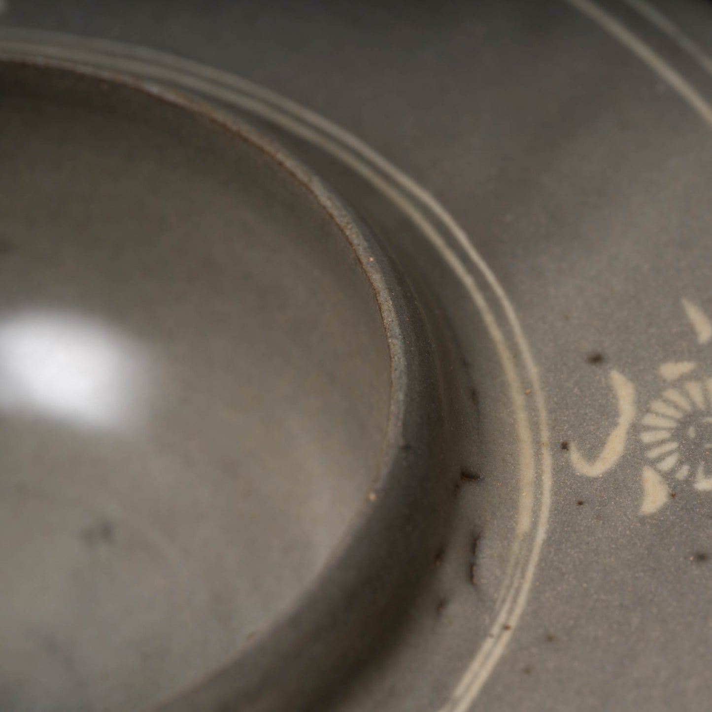 高麗 青磁象嵌菊花文托