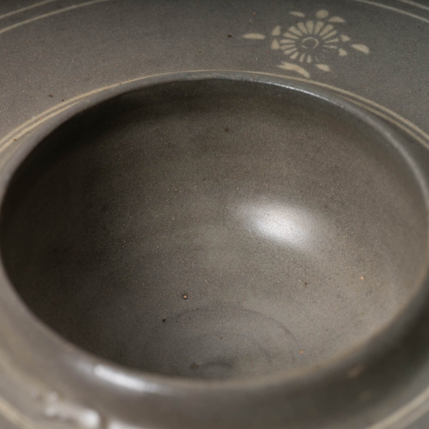 高麗 青磁象嵌菊花文托