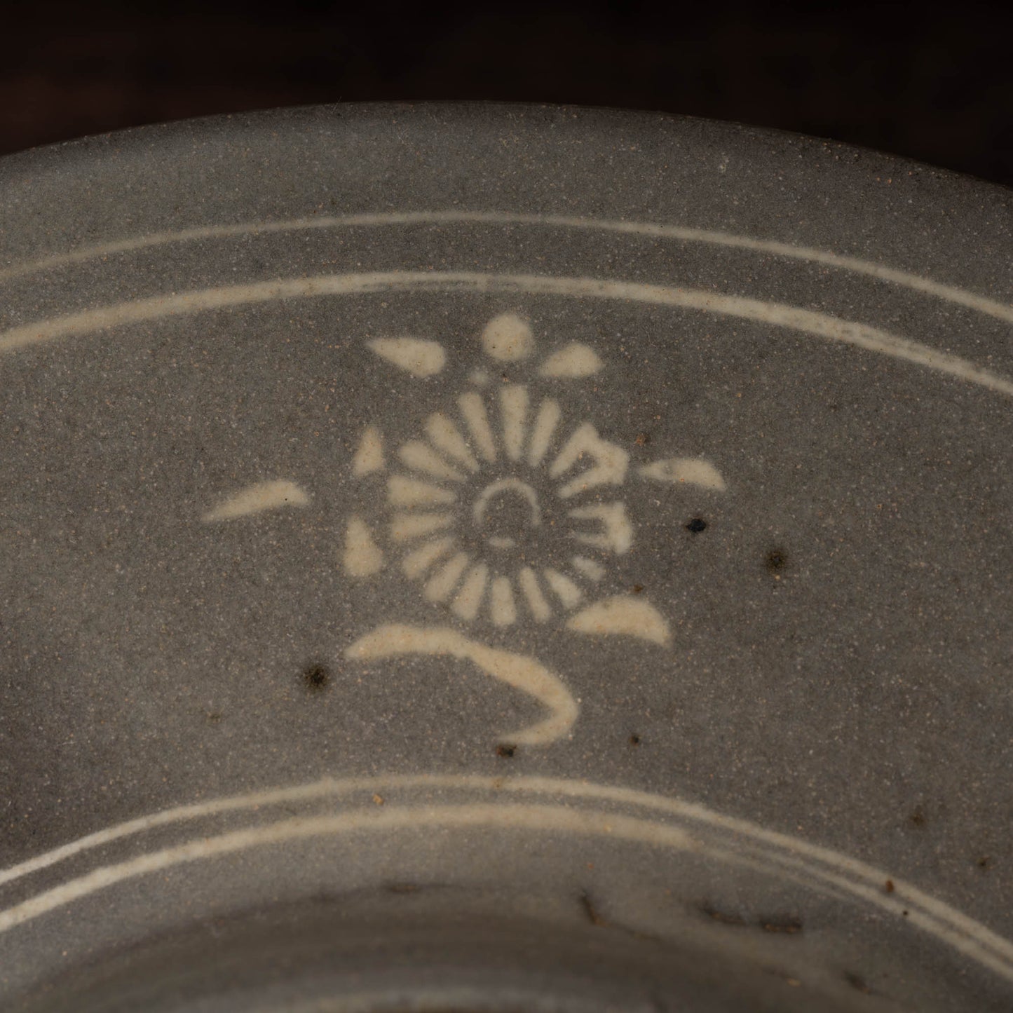 高麗 青磁象嵌菊花文托