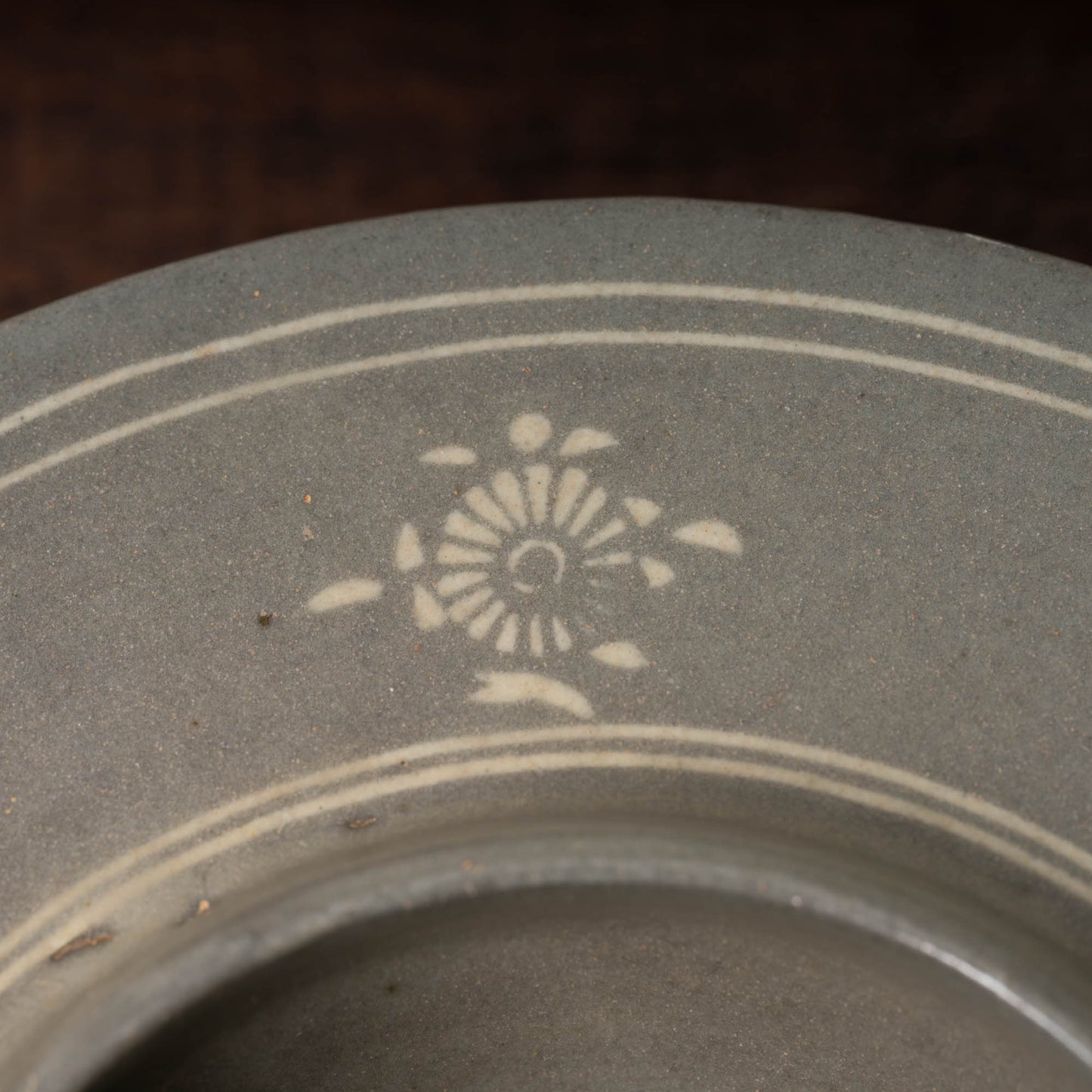 高麗 青磁象嵌菊花文托