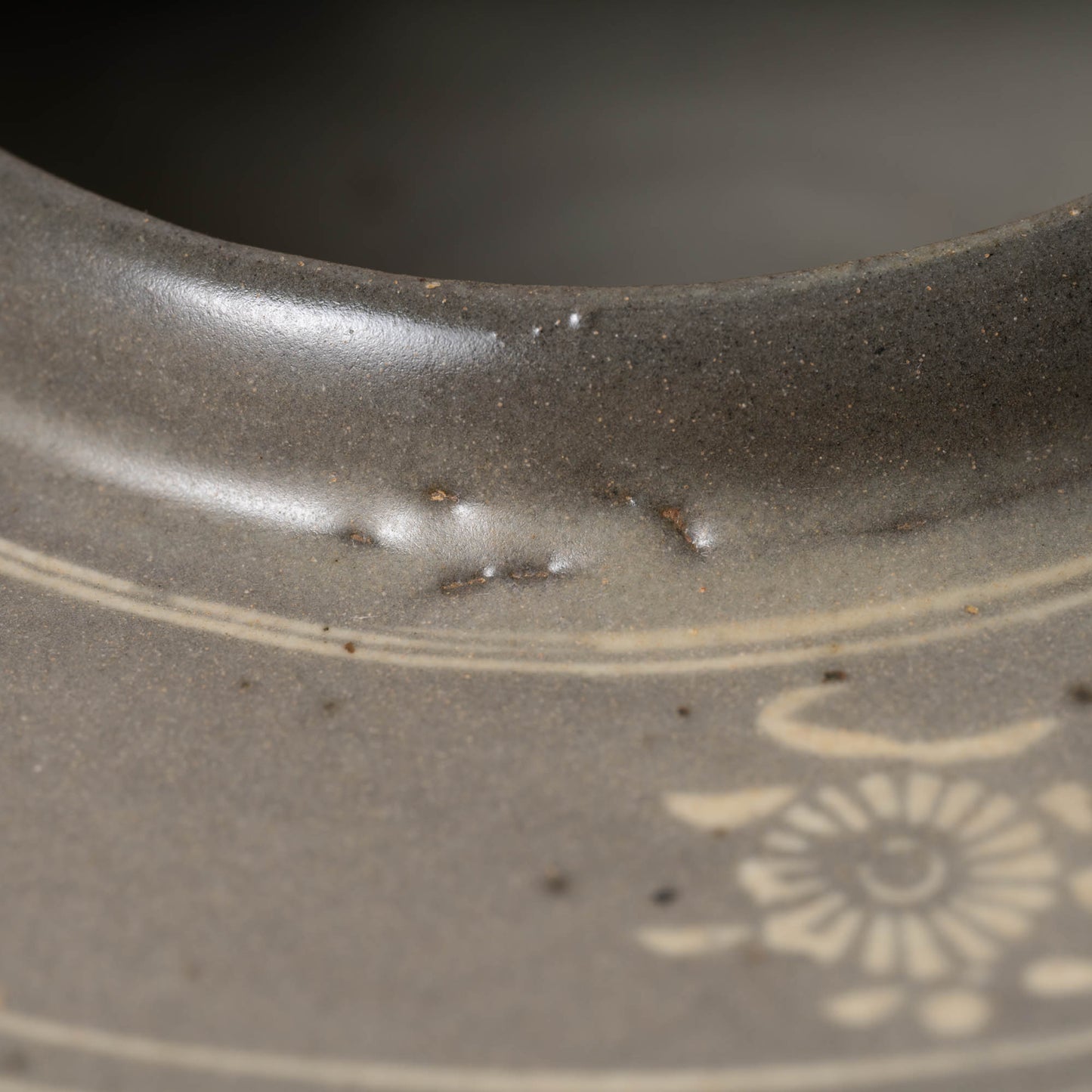 高麗 青磁象嵌菊花文托