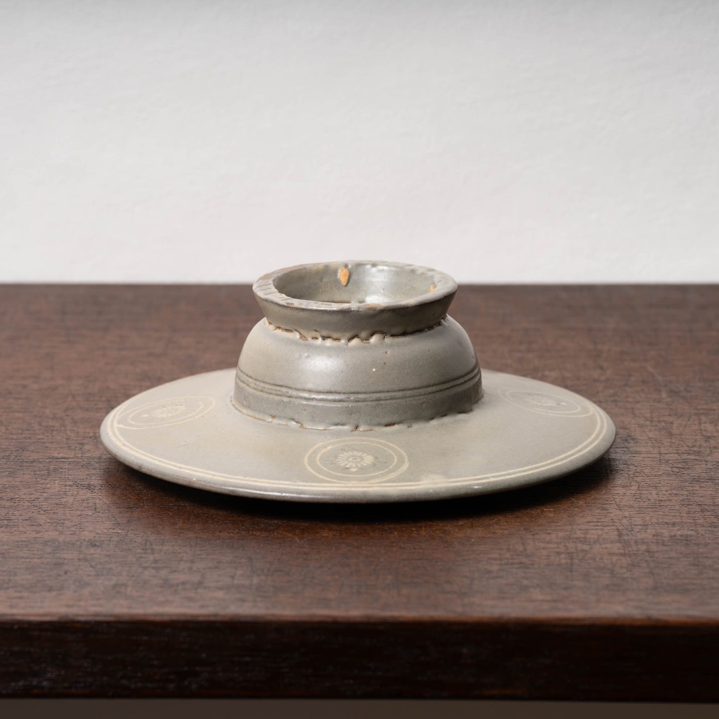 高麗 青磁象嵌菊花文托