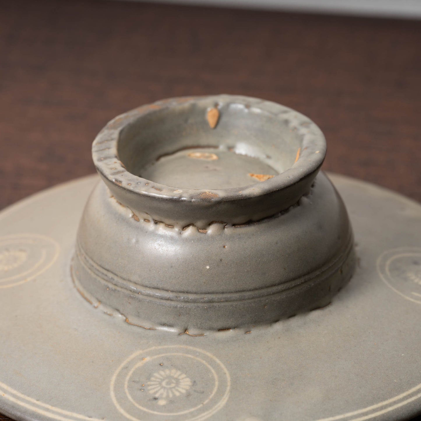 高麗 青磁象嵌菊花文托