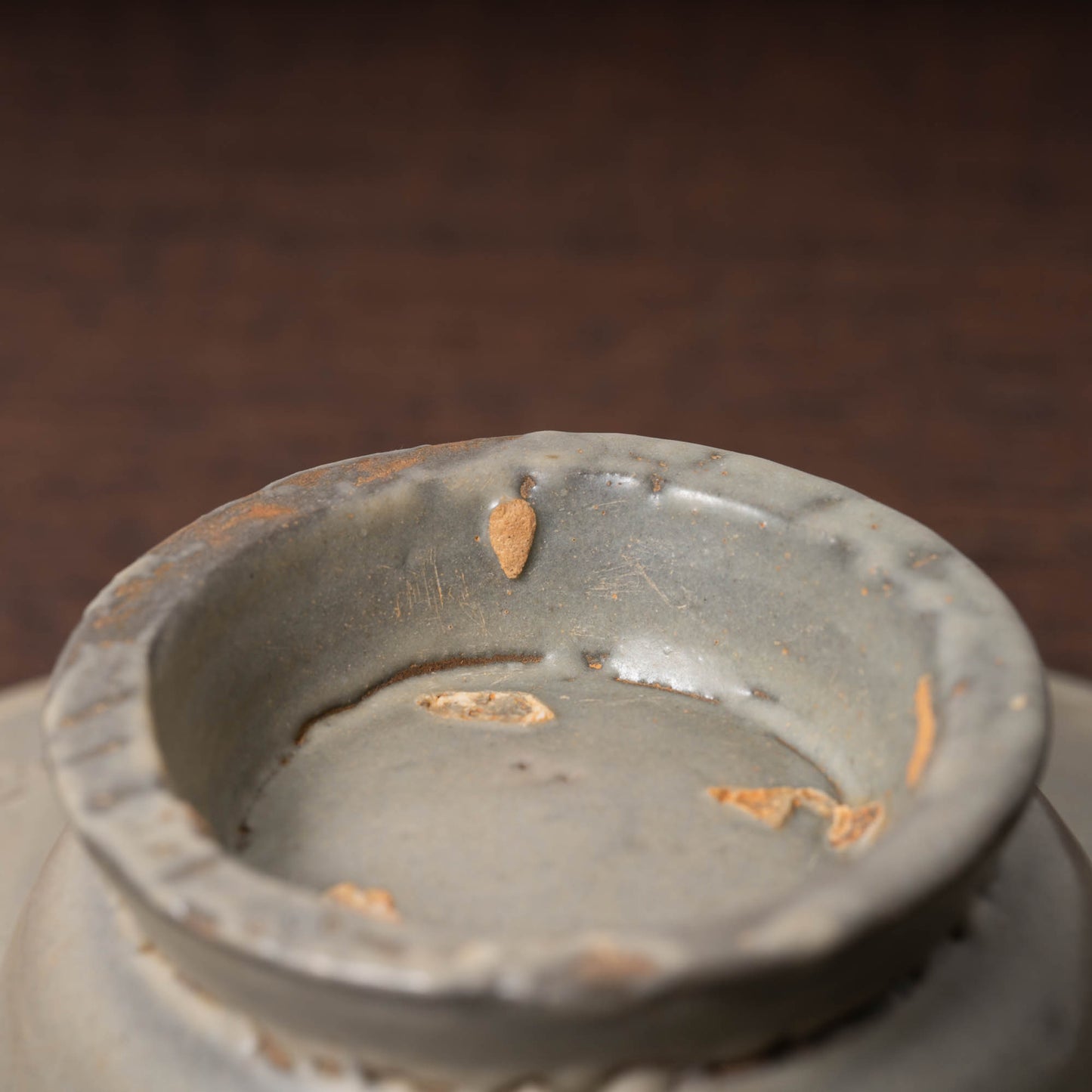 高麗 青磁象嵌菊花文托