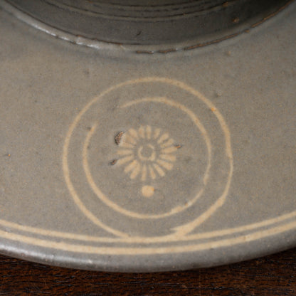 高麗 青磁象嵌菊花文托