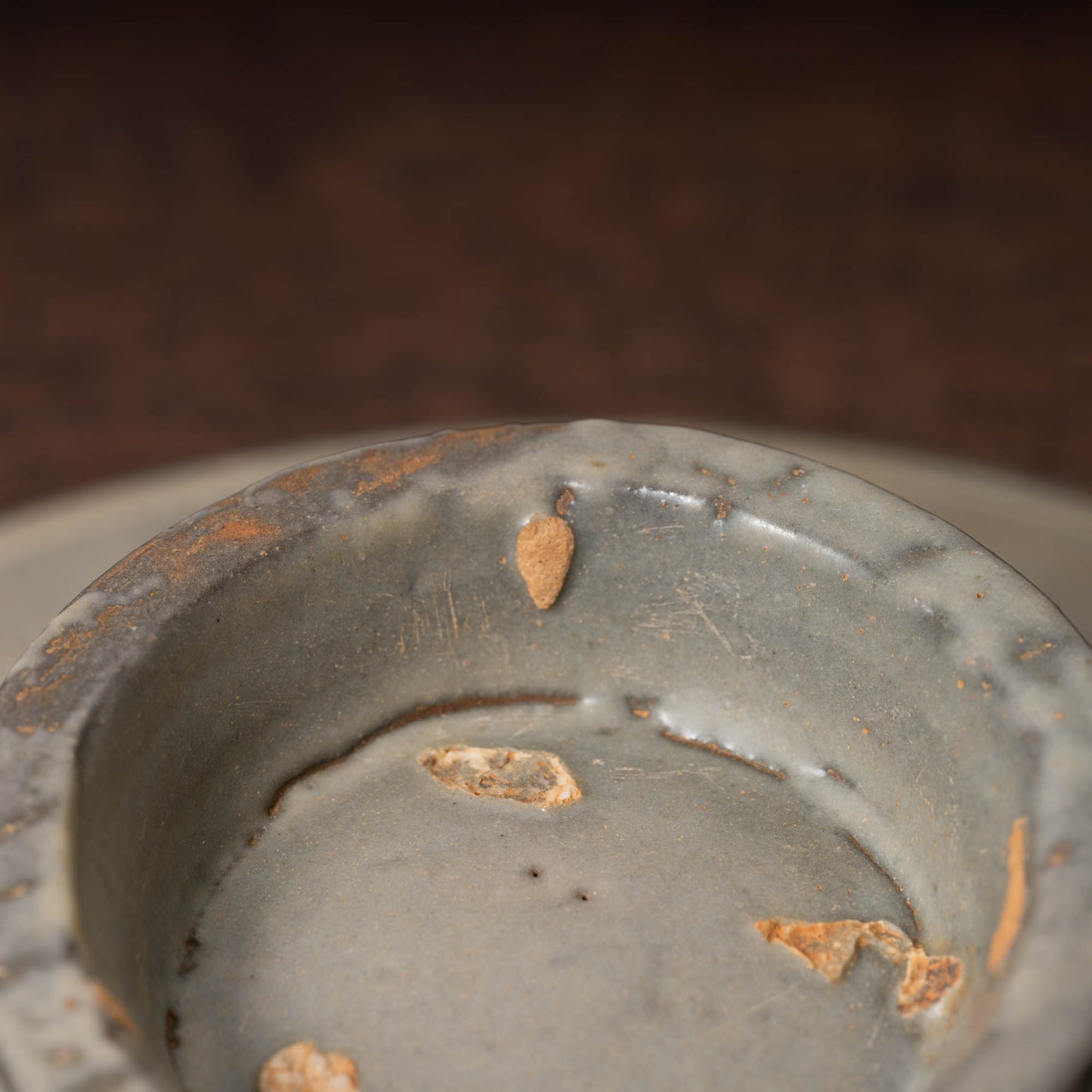 高麗 青磁象嵌菊花文托