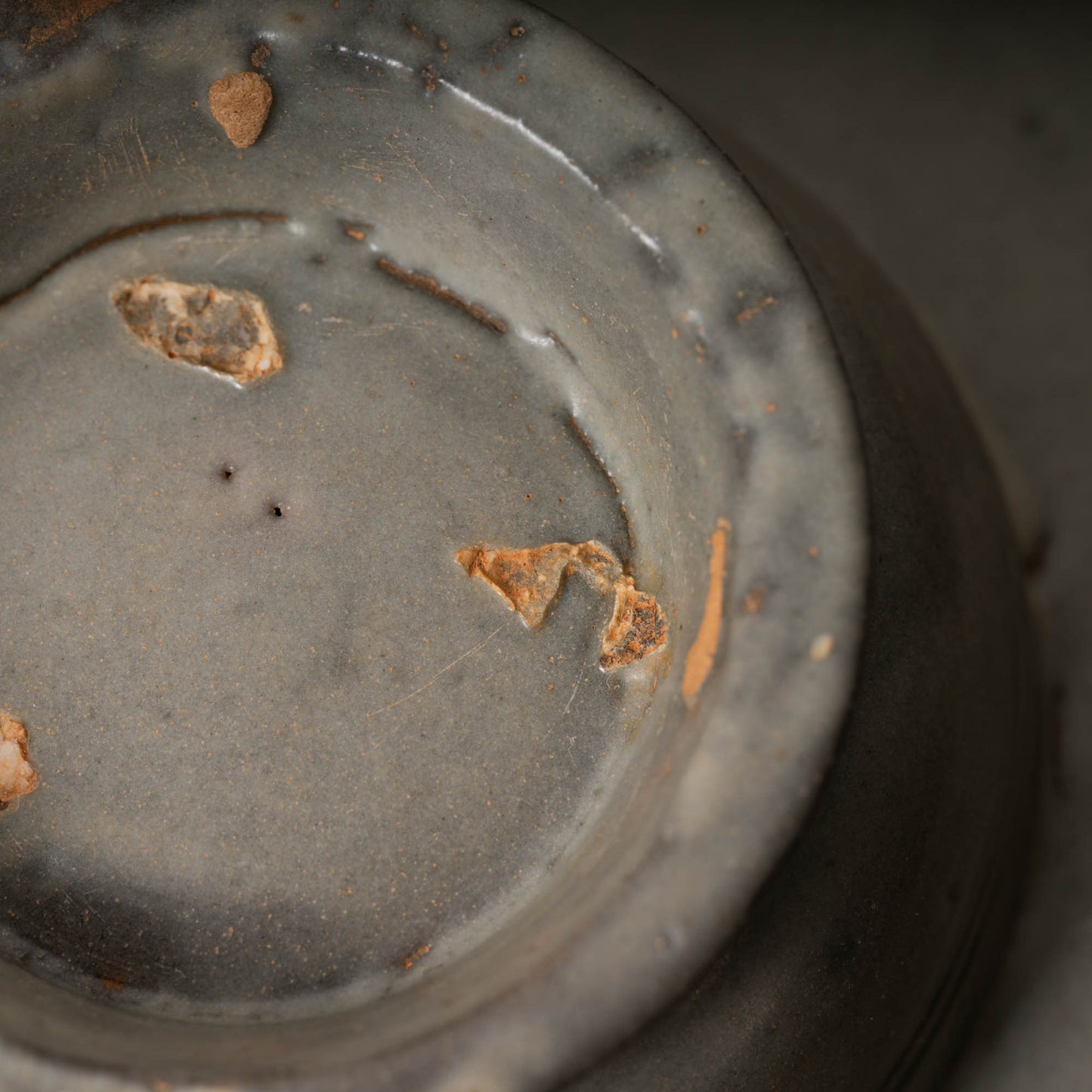 高麗 青磁象嵌菊花文托