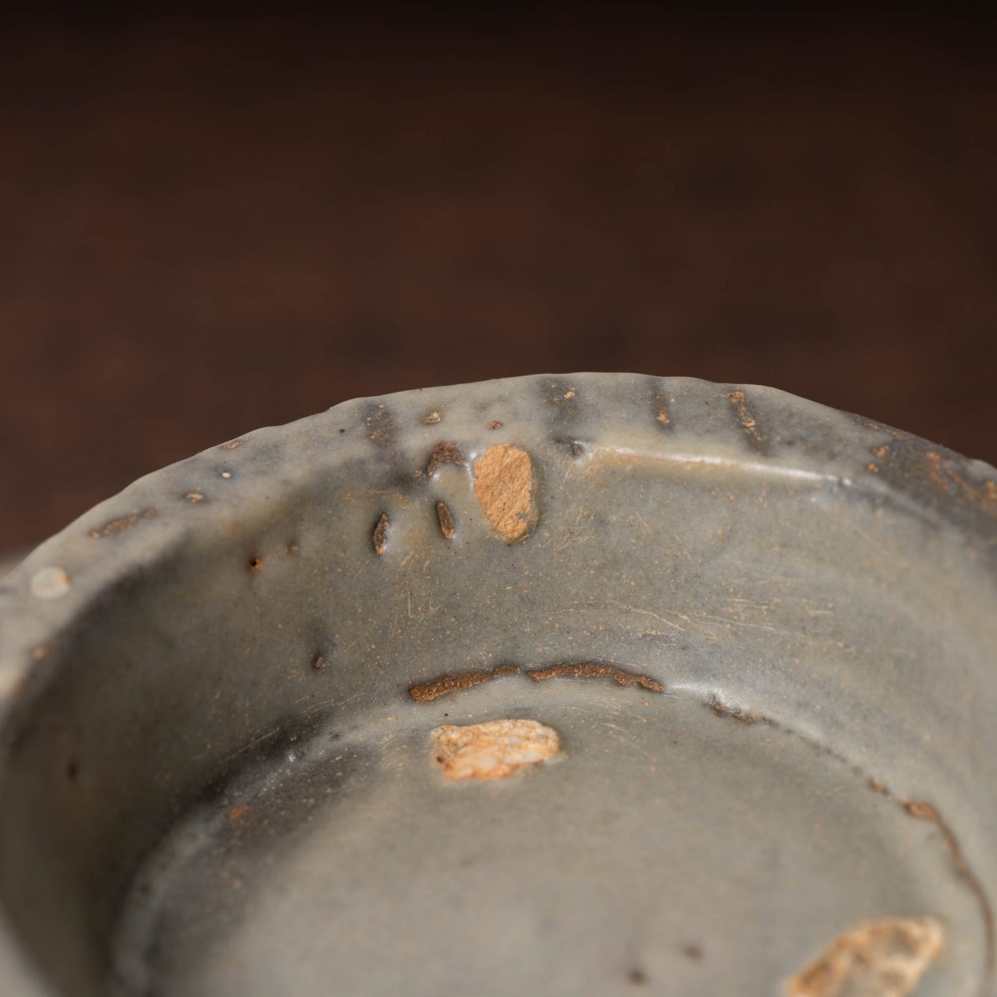 高麗 青磁象嵌菊花文托