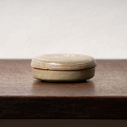 高麗 青磁象嵌牡丹文合子