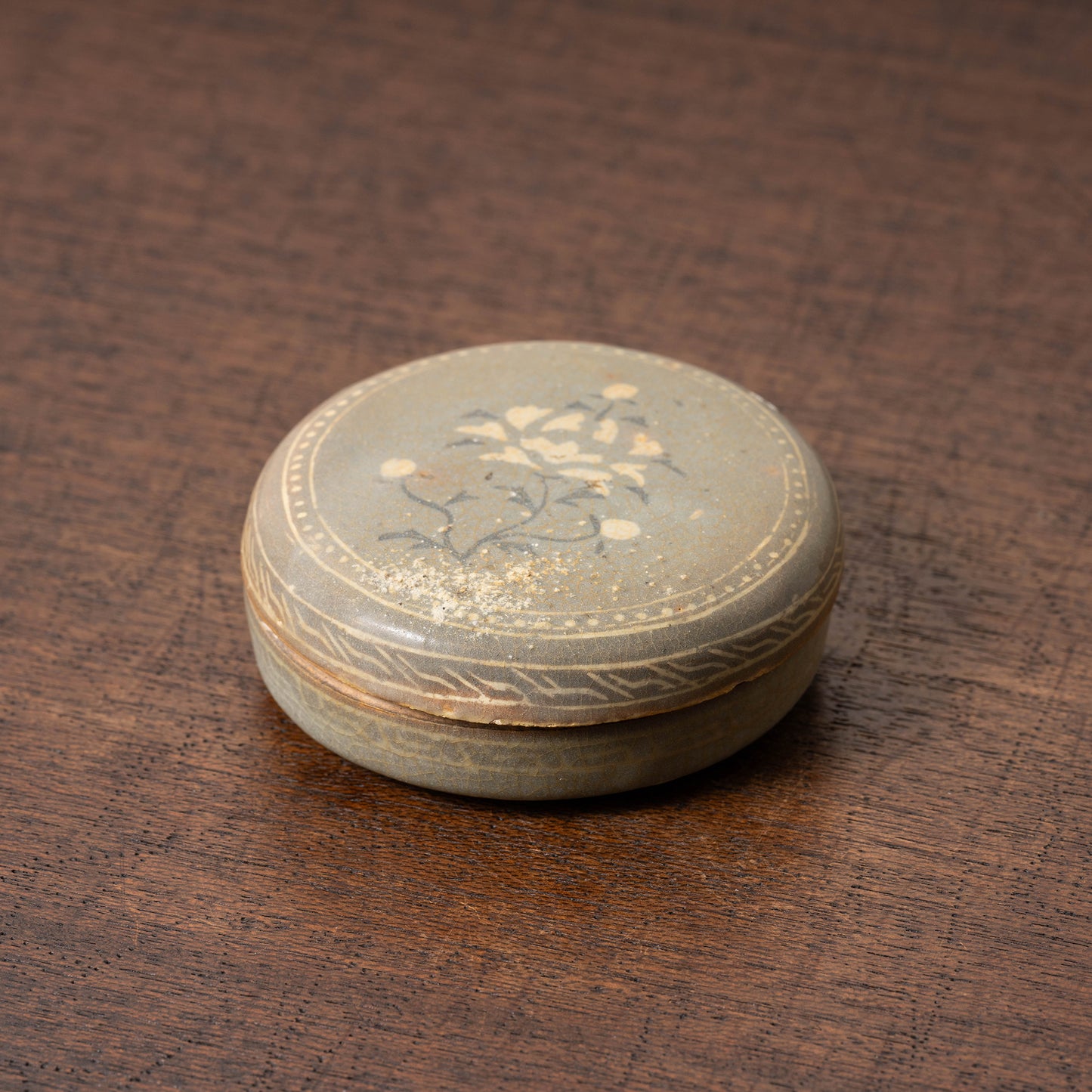 高麗 青磁象嵌牡丹文合子