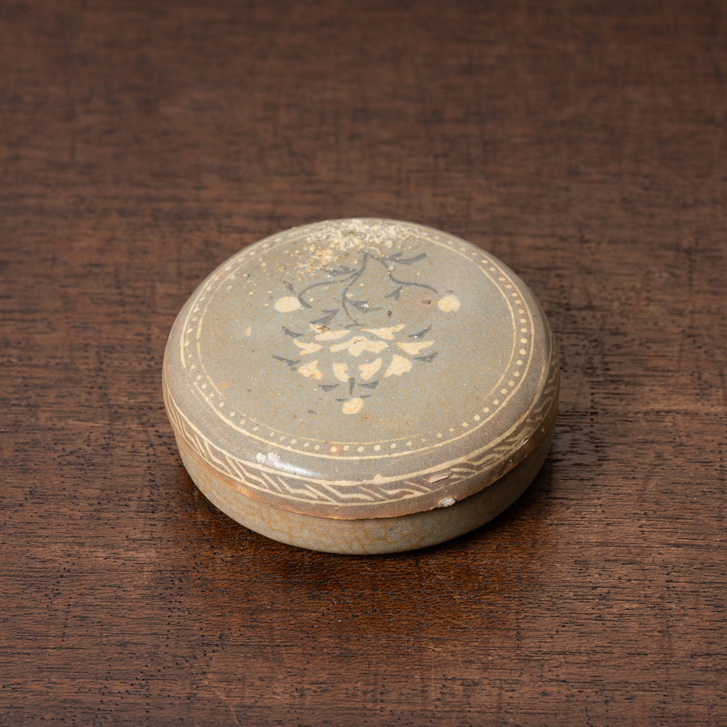 高麗 青磁象嵌牡丹文合子