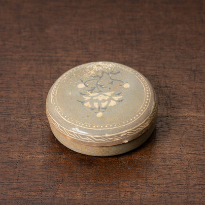 高麗 青磁象嵌牡丹文合子