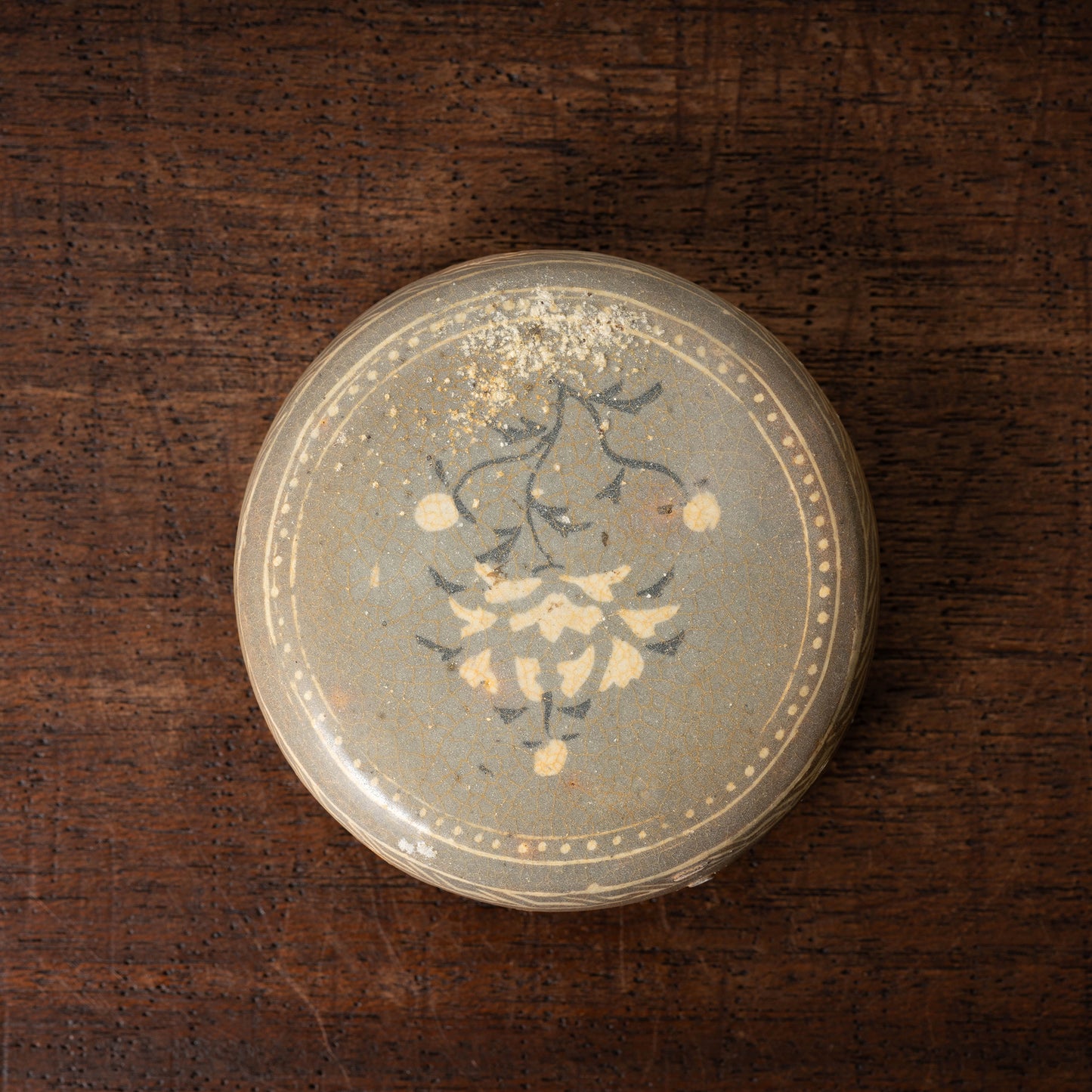 高麗 青磁象嵌牡丹文合子