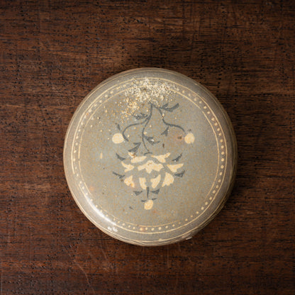 高麗 青磁象嵌牡丹文合子