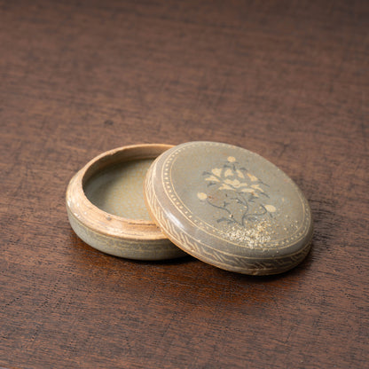 高麗 青磁象嵌牡丹文合子