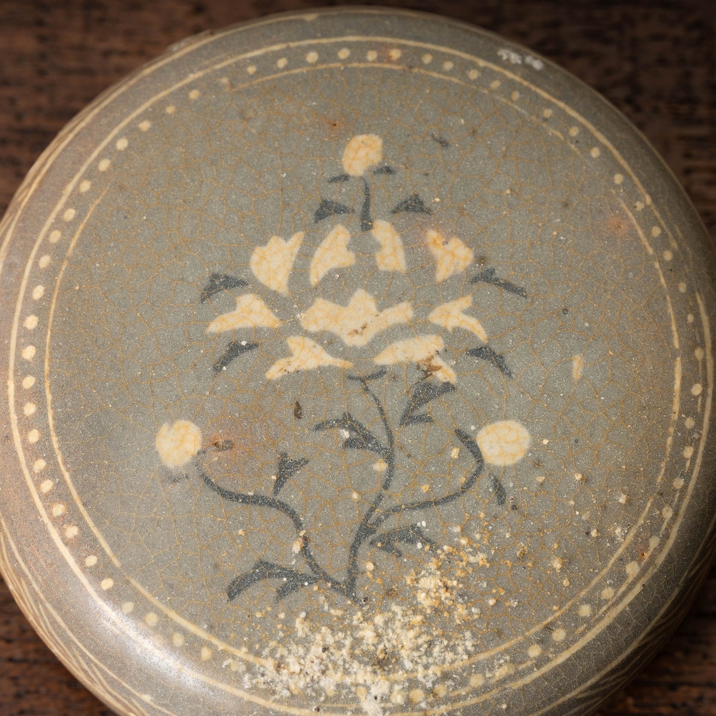 高麗 青磁象嵌牡丹文合子