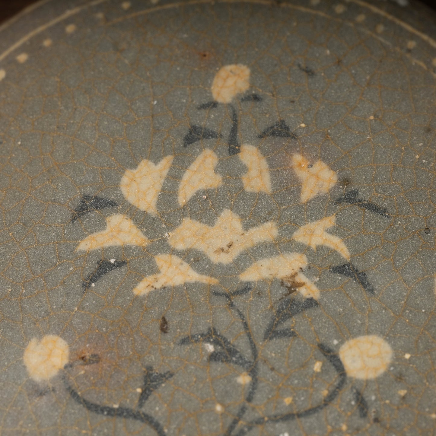 高麗 青磁象嵌牡丹文合子