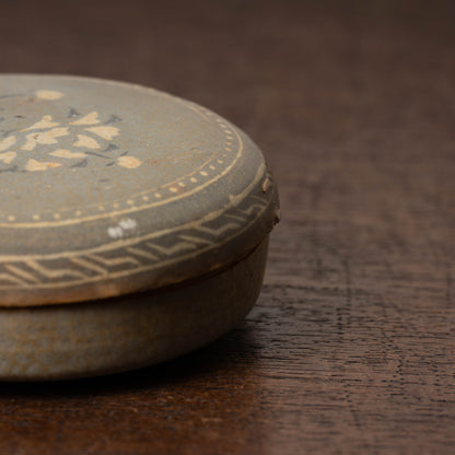 高麗 青磁象嵌牡丹文合子