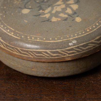 高麗 青磁象嵌牡丹文合子