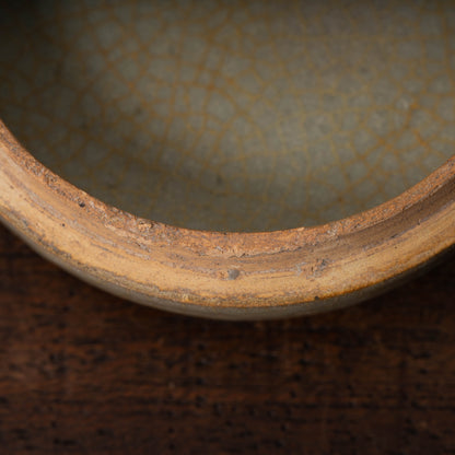 高麗 青磁象嵌牡丹文合子