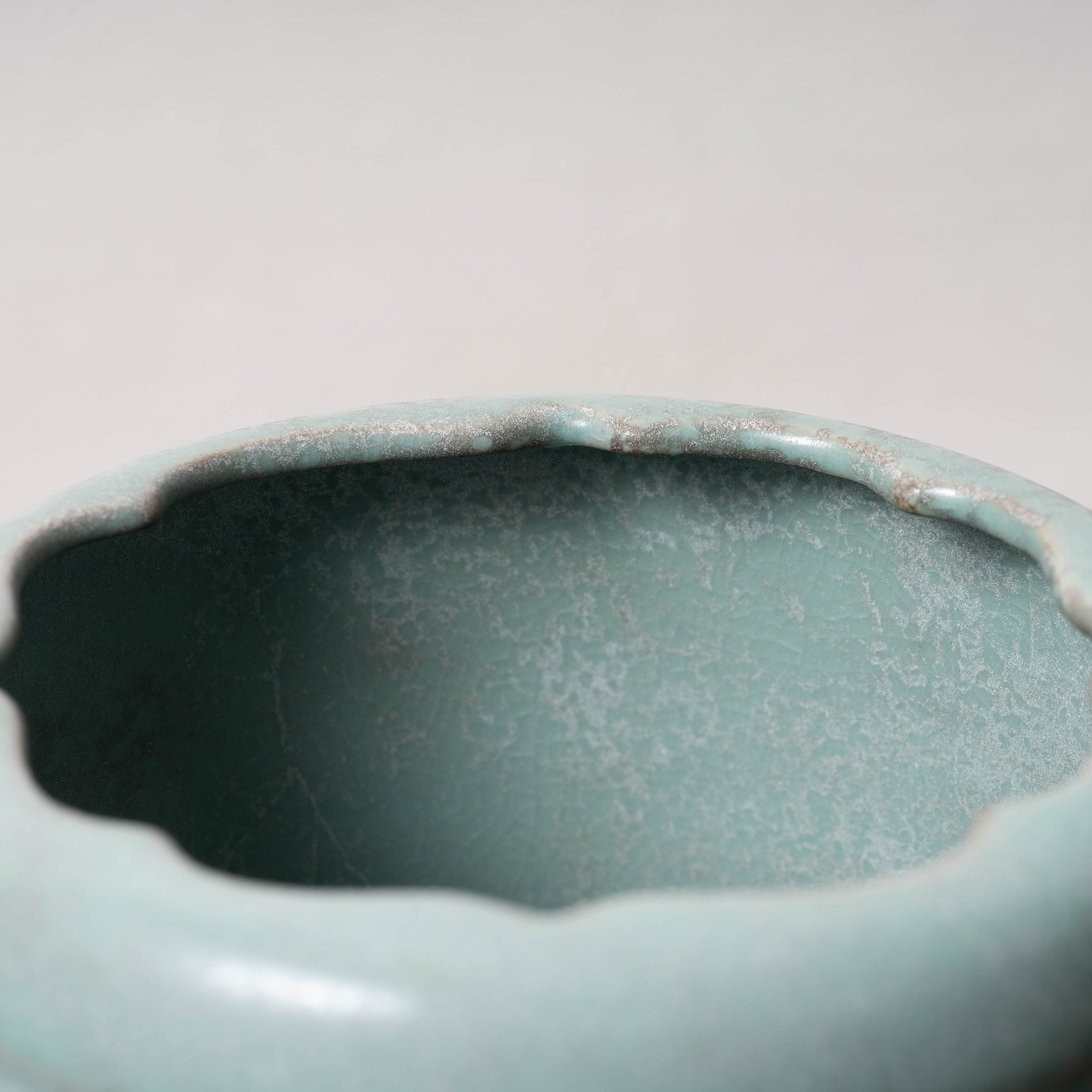 北宋 汝窯青磁獣耳稜花口壺 – 燦禾 SANKA