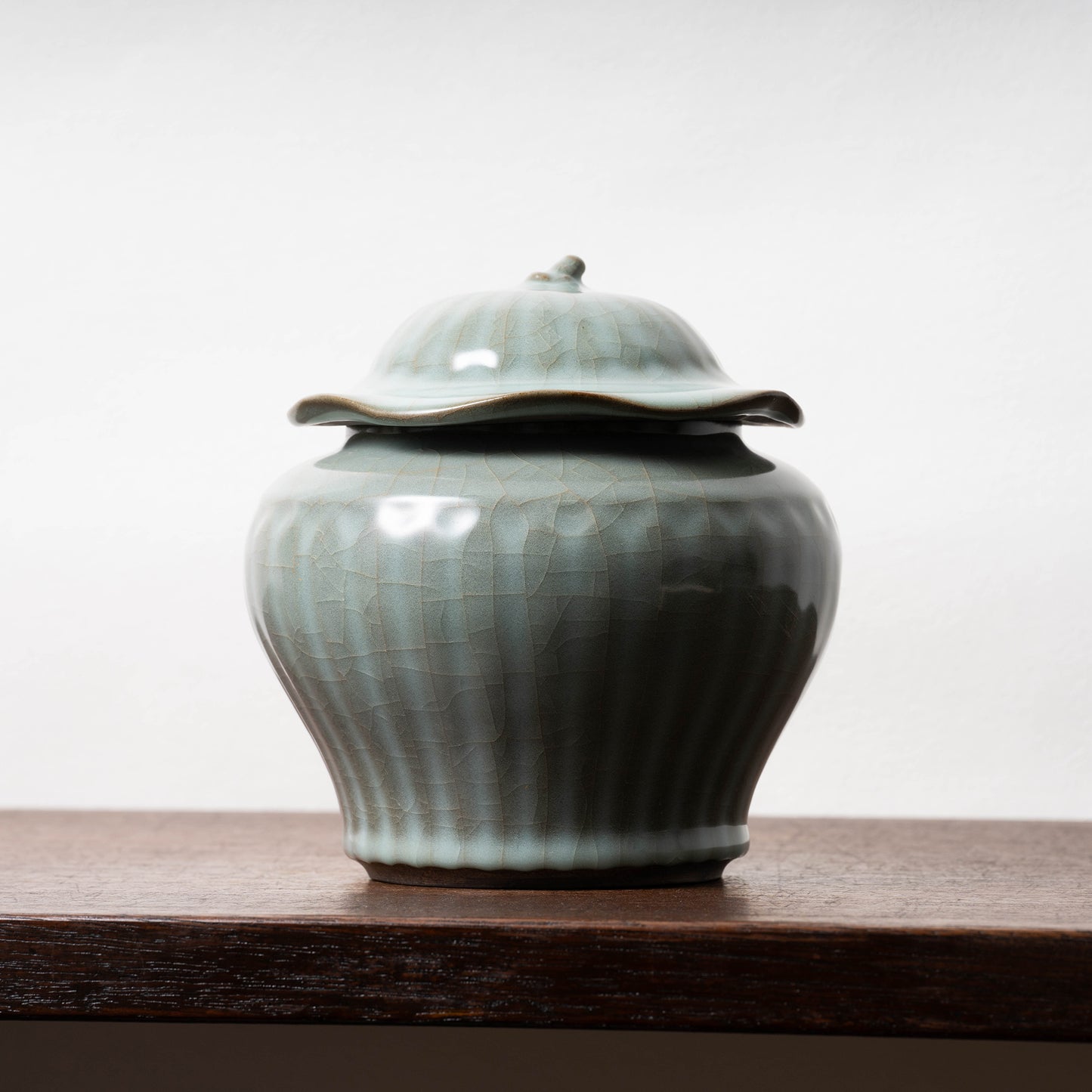 Southern Song Dynasty Celadon Wine Jar with Leaf Lid