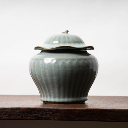 Southern Song Dynasty Celadon Wine Jar with Leaf Lid
