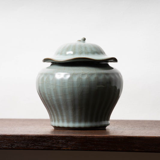 Southern Song Dynasty Celadon Wine Jar with Leaf Lid