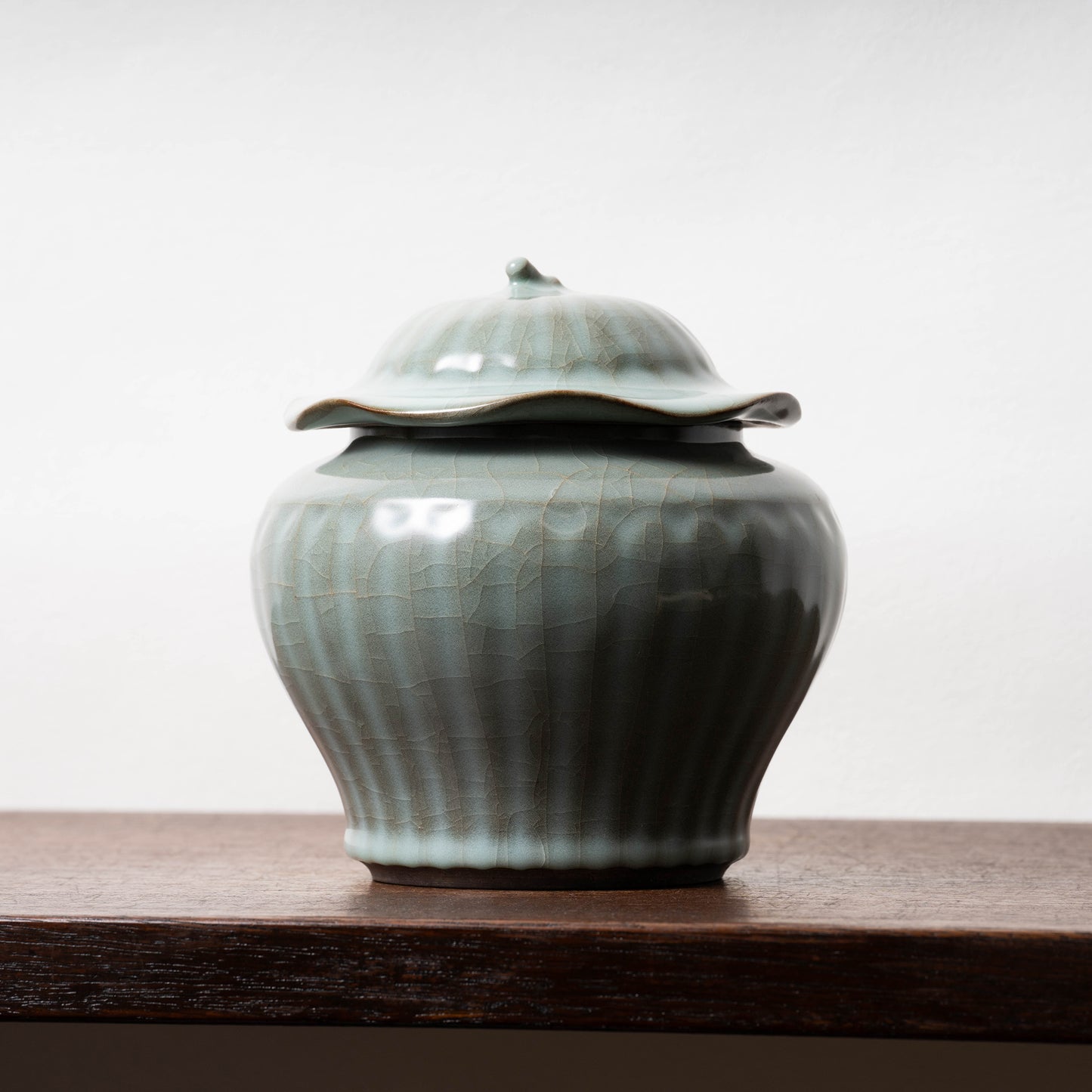 Southern Song Dynasty Celadon Wine Jar with Leaf Lid
