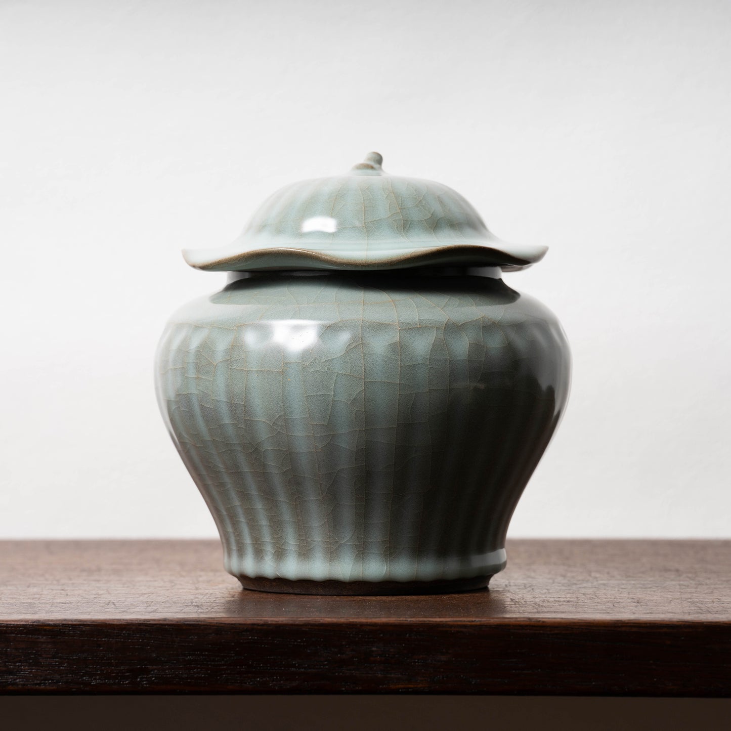 Southern Song Dynasty Celadon Wine Jar with Leaf Lid