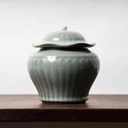 Southern Song Dynasty Celadon Wine Jar with Leaf Lid