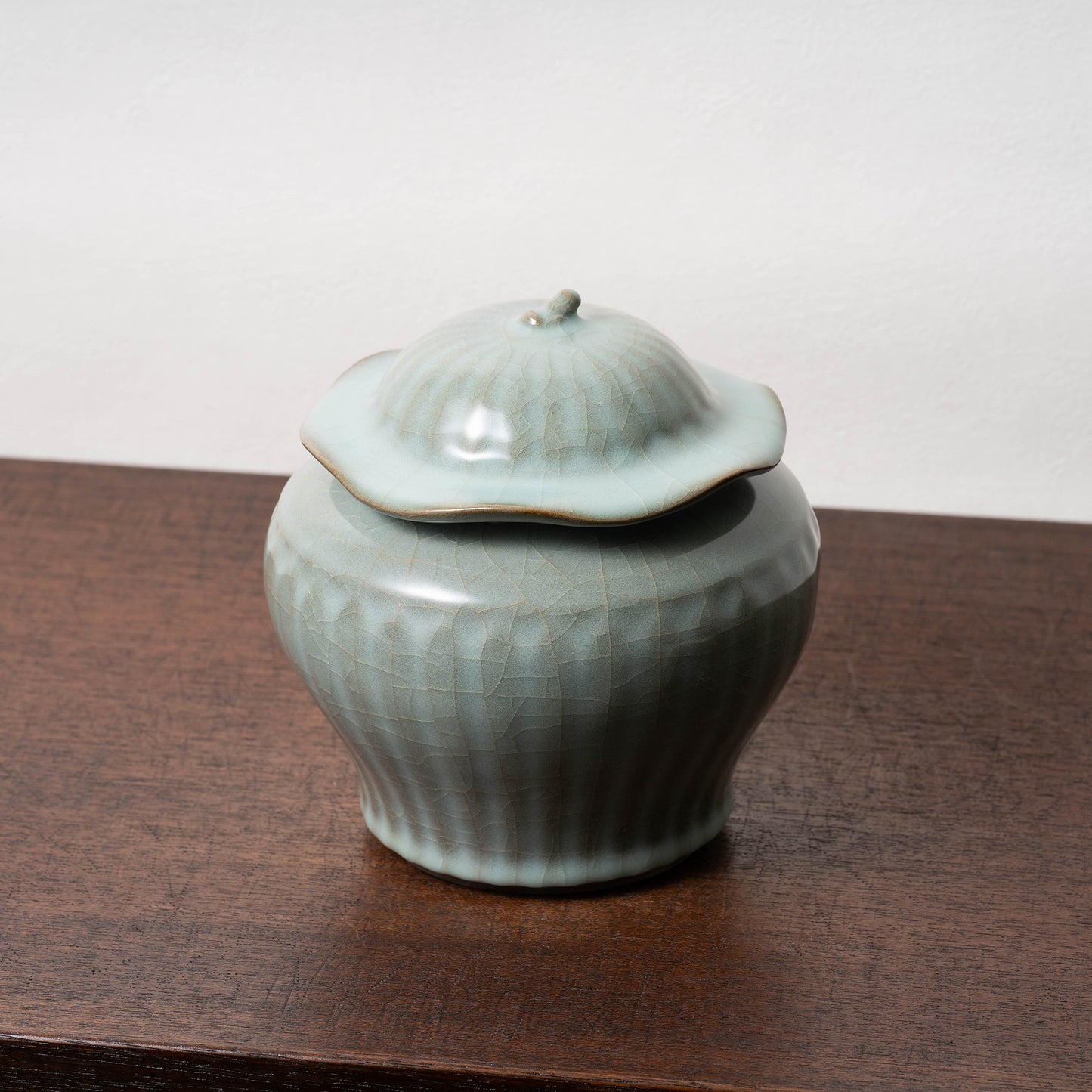 Southern Song Dynasty Celadon Wine Jar with Leaf Lid