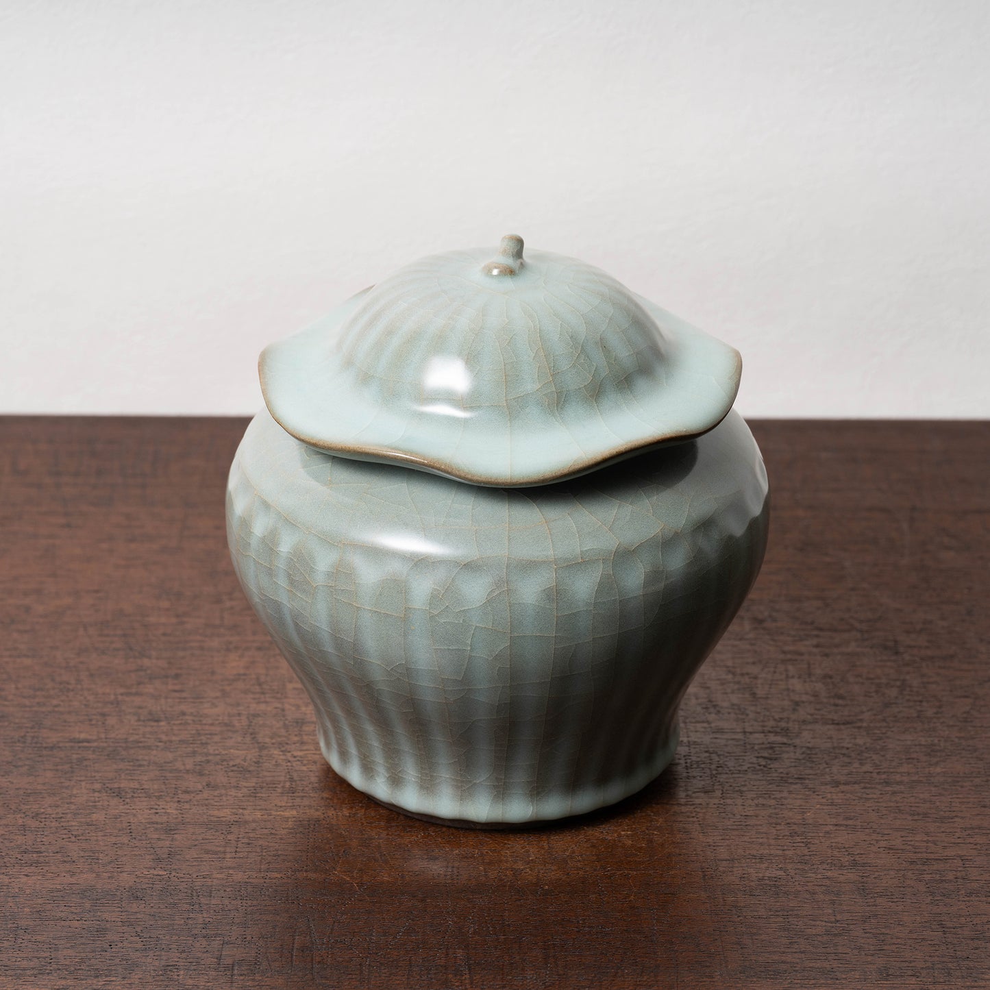 Southern Song Dynasty Celadon Wine Jar with Leaf Lid