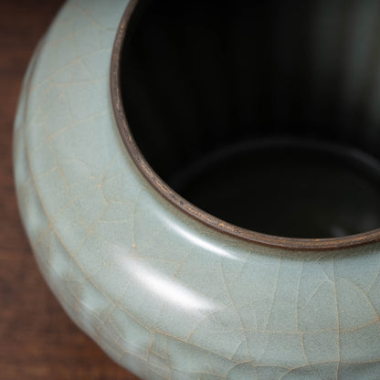 Southern Song Dynasty Celadon Wine Jar with Leaf Lid