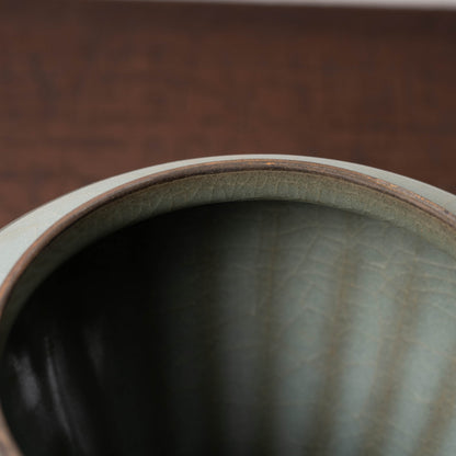 Southern Song Dynasty Celadon Wine Jar with Leaf Lid