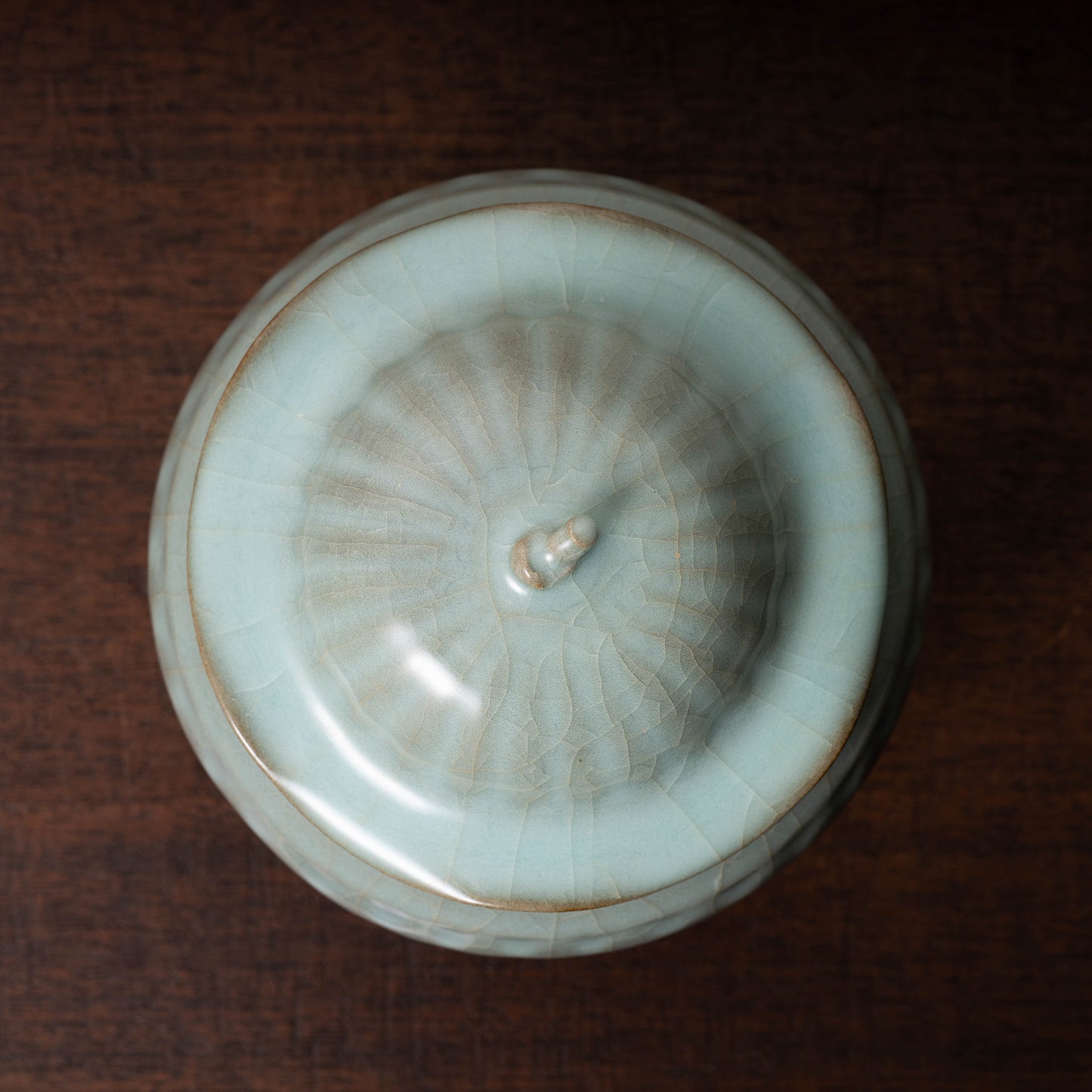 Southern Song Dynasty Celadon Wine Jar with Leaf Lid