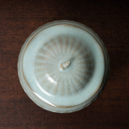 Southern Song Dynasty Celadon Wine Jar with Leaf Lid