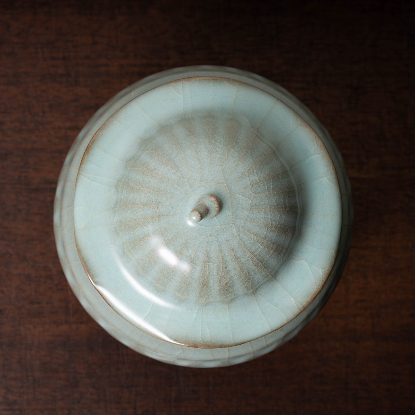 Southern Song Dynasty Celadon Wine Jar with Leaf Lid