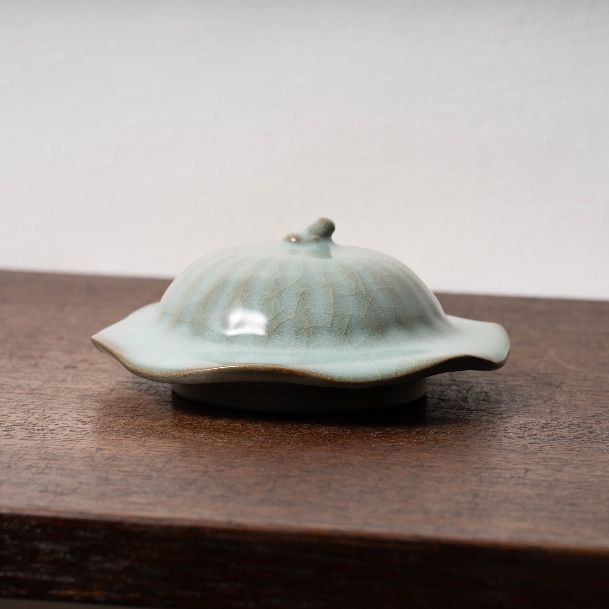 南宋官窯 青磁酒会壺（青磁棱腹盖罐） – 燦禾 SANKA