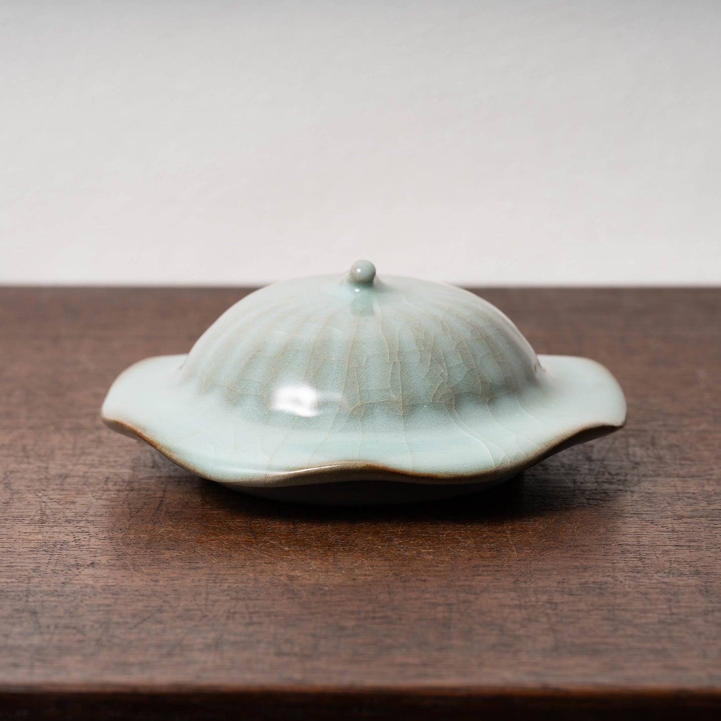 Southern Song Dynasty Celadon Wine Jar with Leaf Lid