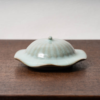 Southern Song Dynasty Celadon Wine Jar with Leaf Lid