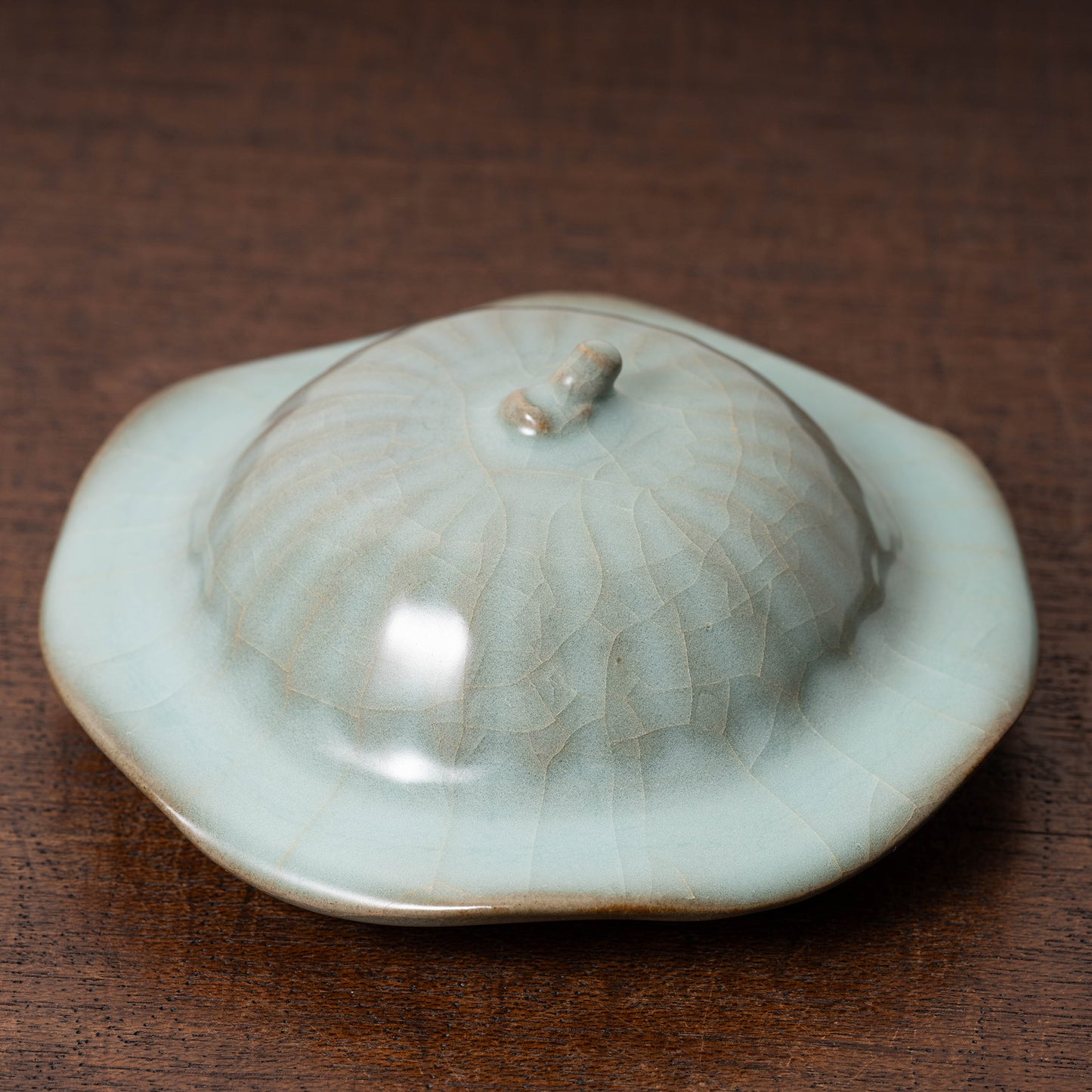 Southern Song Dynasty Celadon Wine Jar with Leaf Lid